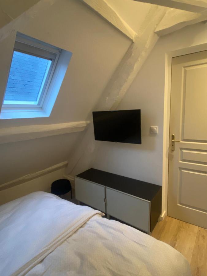 2 Pieces Les Ecuries Du Chateau Bonnelles